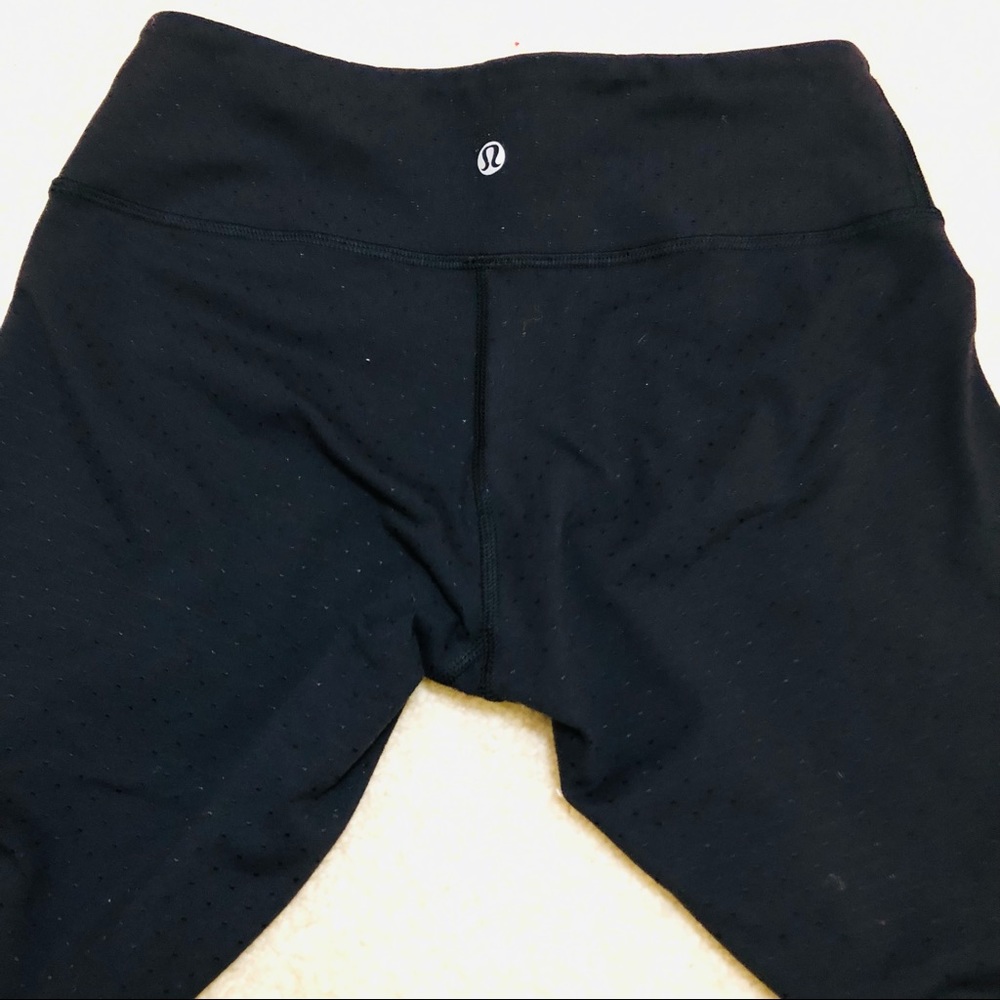 Lululemon crop leggings (w/ black polka dots) size 6 black